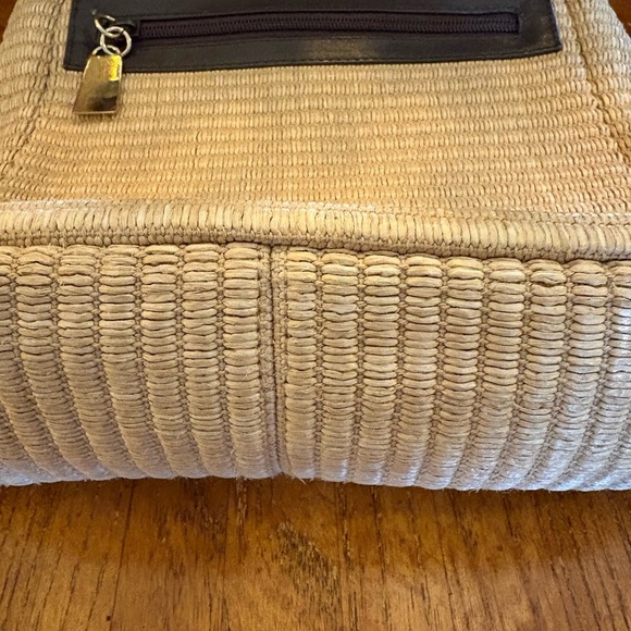 Vintage Susan Gail Straw Crossbody Bag with Black Leather Trim, Gold Hardware - Picture 9 of 13